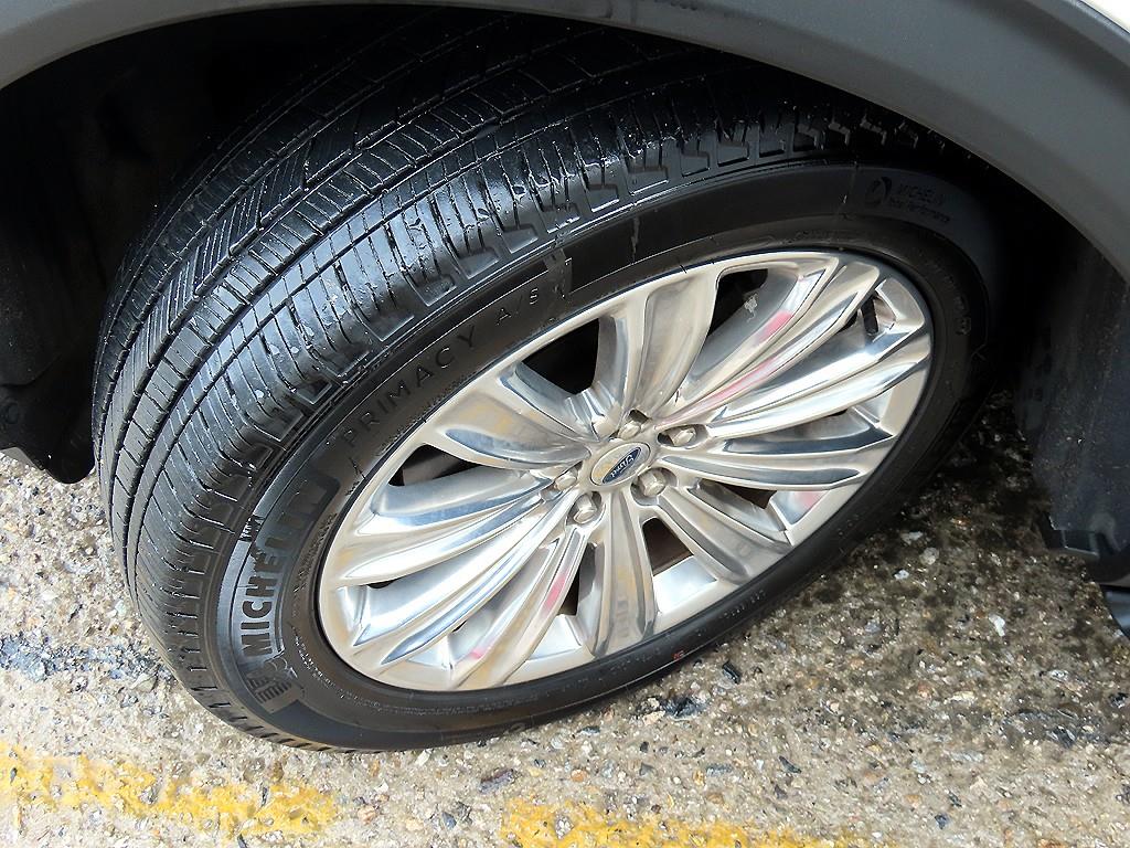 Ford Explorer — photo 20