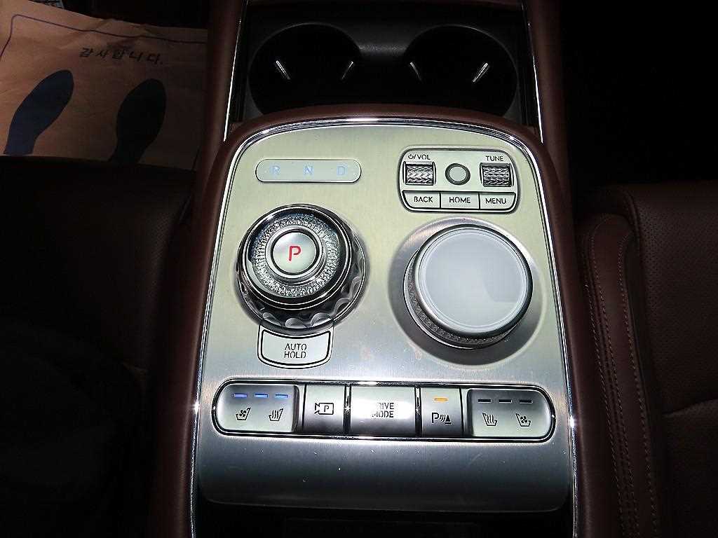 Genesis G90 — photo 10