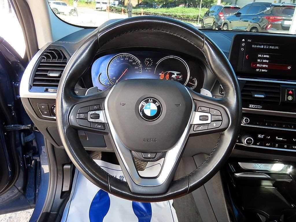 BMW X3 — photo 08