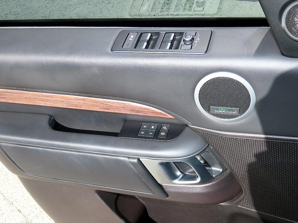 Land Rover Discovery — photo 11
