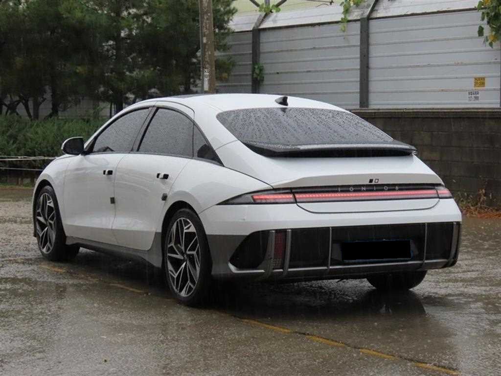 Hyundai Ioniq6 — photo 03