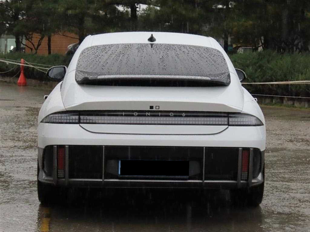 Hyundai Ioniq6 — photo 04