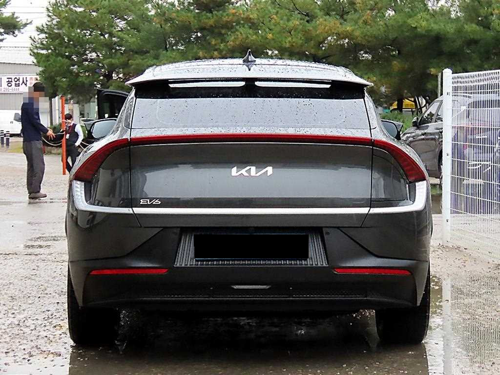 Kia EV6 — photo 04
