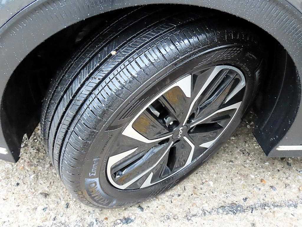 Kia EV6 — photo 20