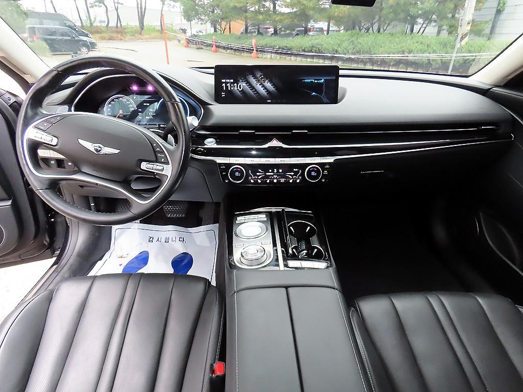 Genesis G80 — photo 07