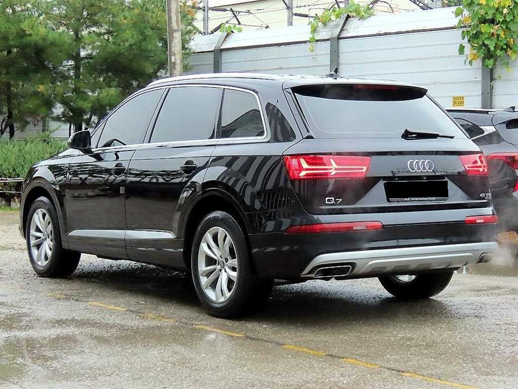 Audi Q7 — photo 03