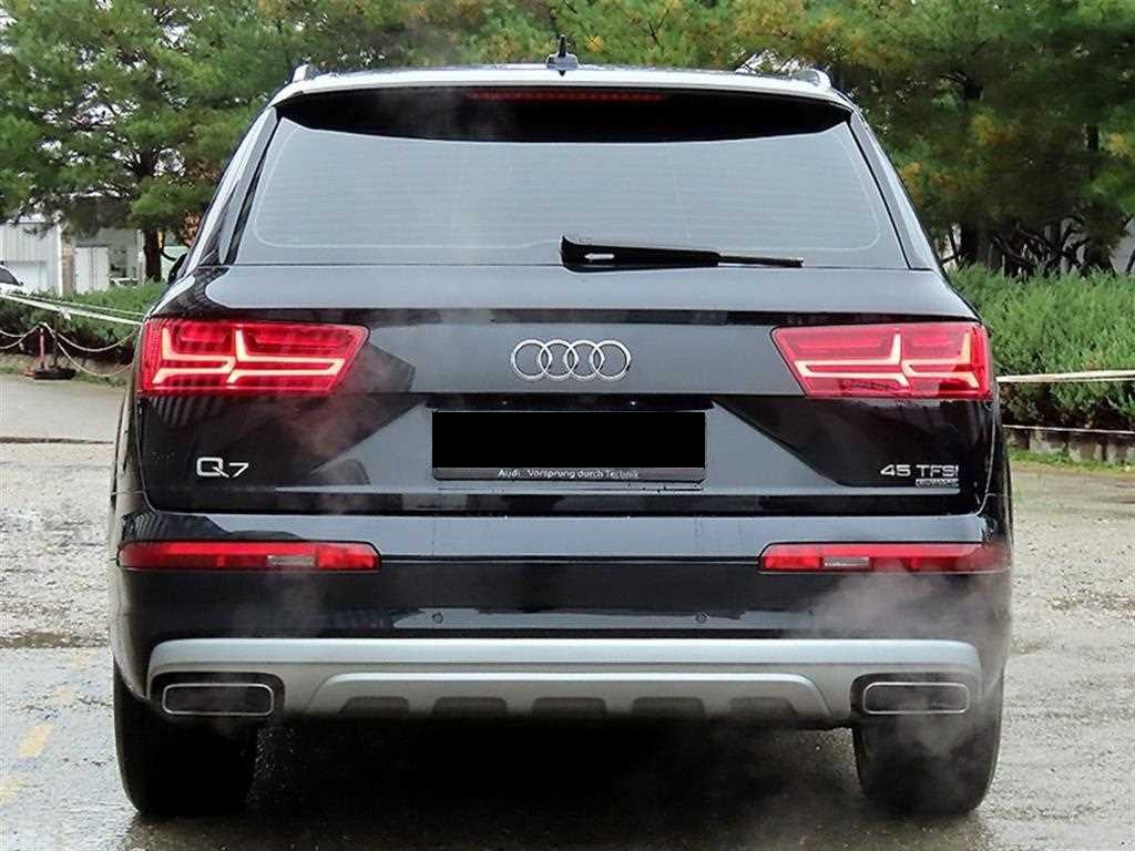 Audi Q7 — photo 04