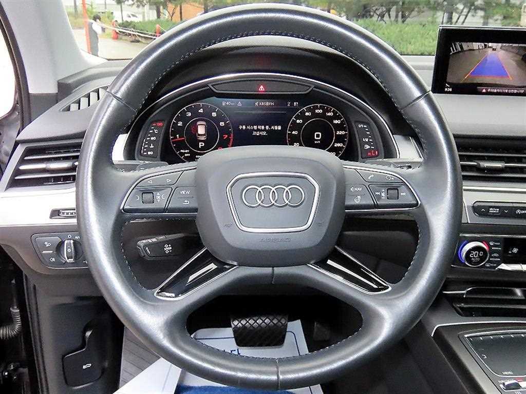 Audi Q7 — photo 08
