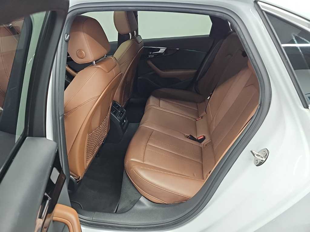 Audi A4 — photo 12