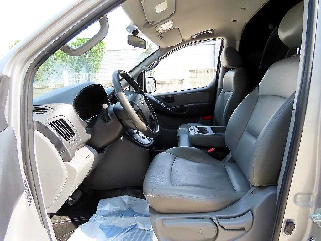Hyundai Starex — photo 05
