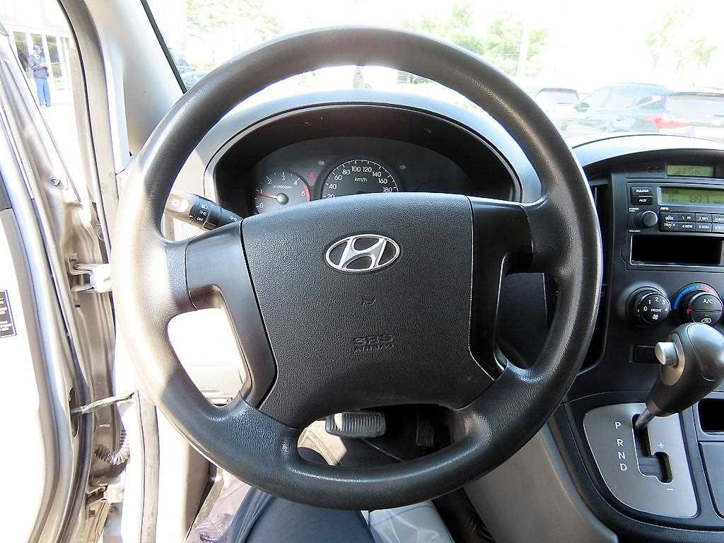Hyundai Starex — photo 08
