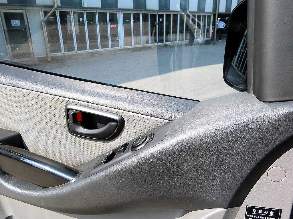 Hyundai Starex — photo 11