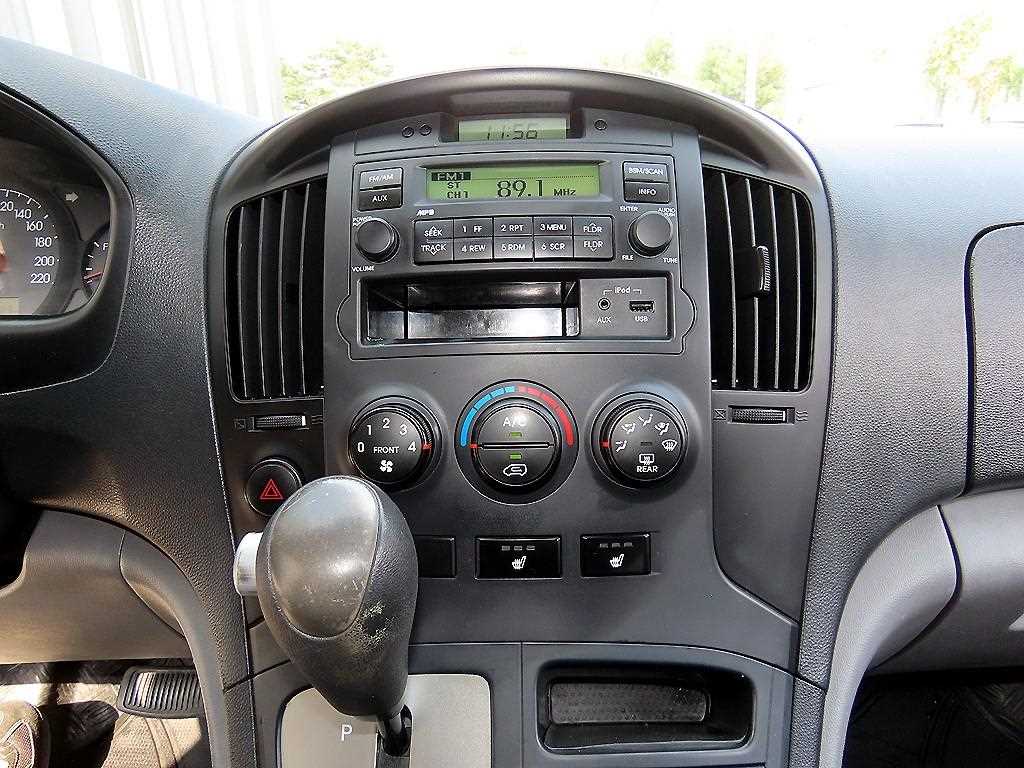 Hyundai Starex — photo 12