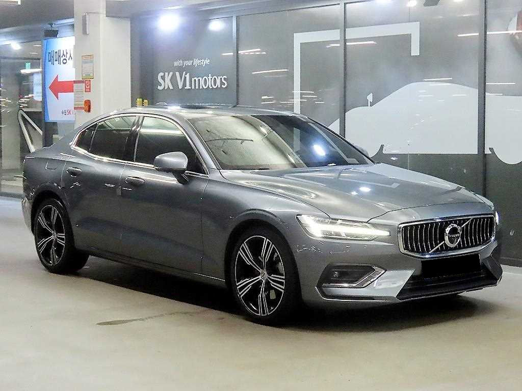Volvo S60 — photo 01