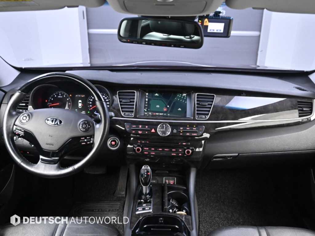 Kia K9 — photo 07