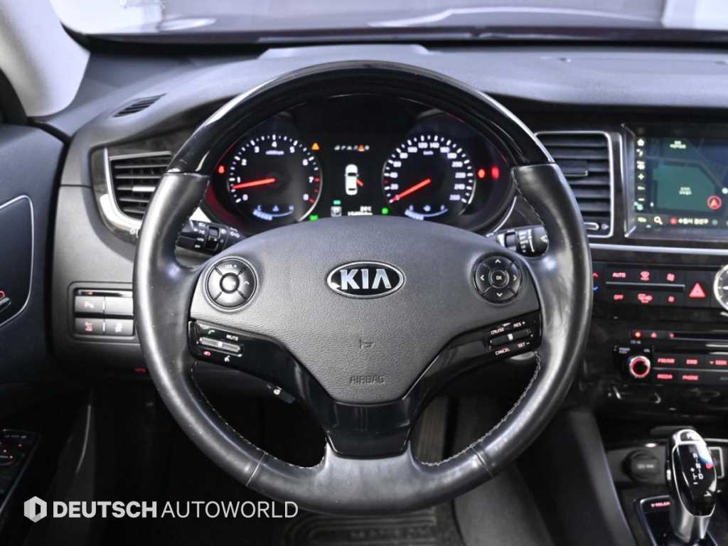 Kia K9 — photo 13