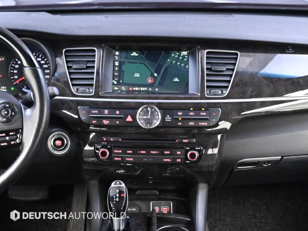 Kia K9 — photo 14