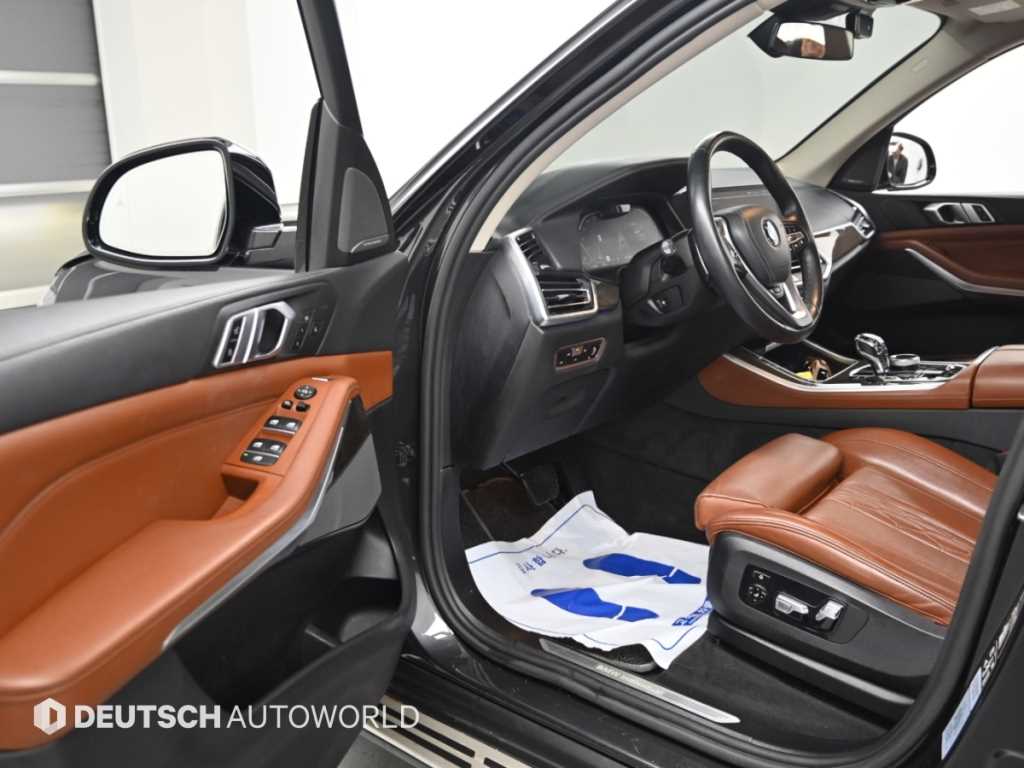BMW X5 — photo 11
