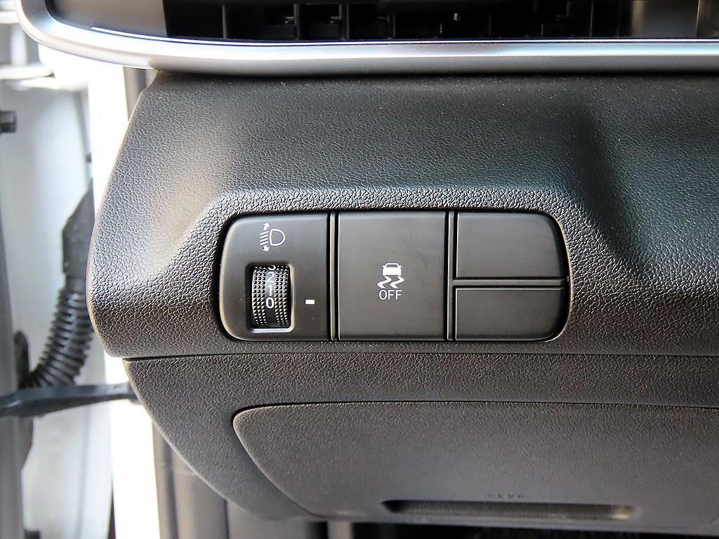 Hyundai Avante — photo 12