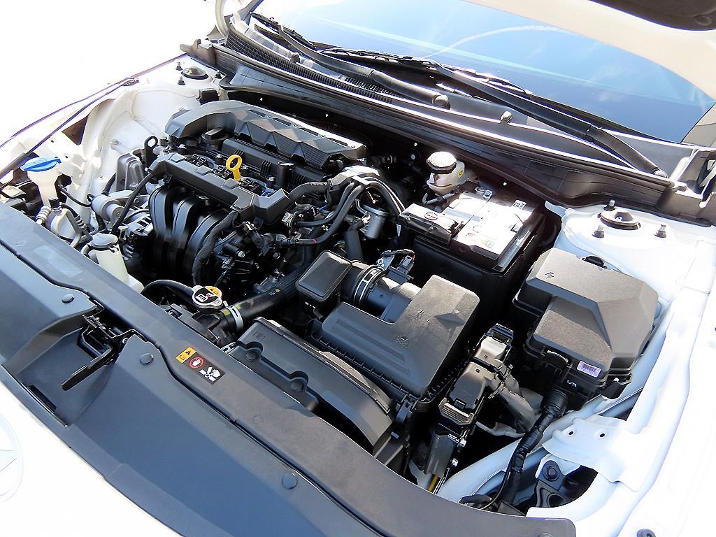 Hyundai Avante — photo 17