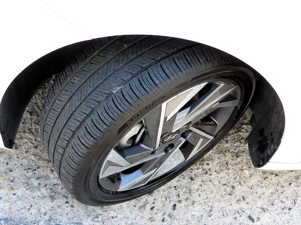 Hyundai Avante — photo 18