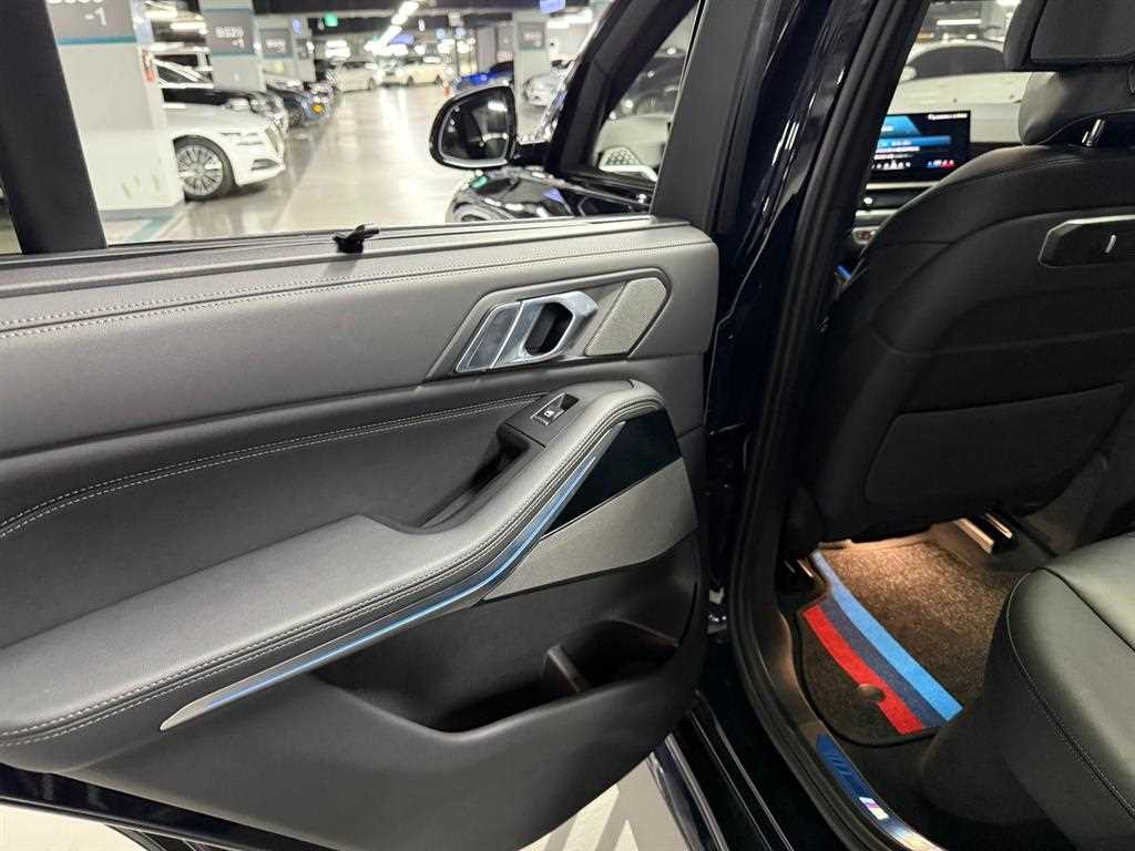 BMW X5 — photo 18