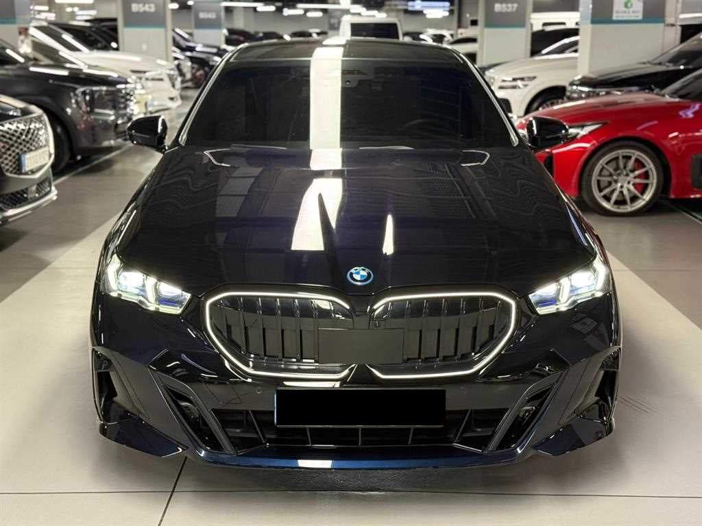 BMW 5-Series — photo 02