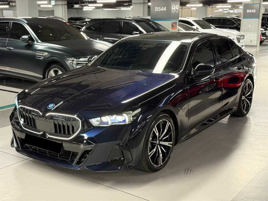 BMW 5-Series — photo 03