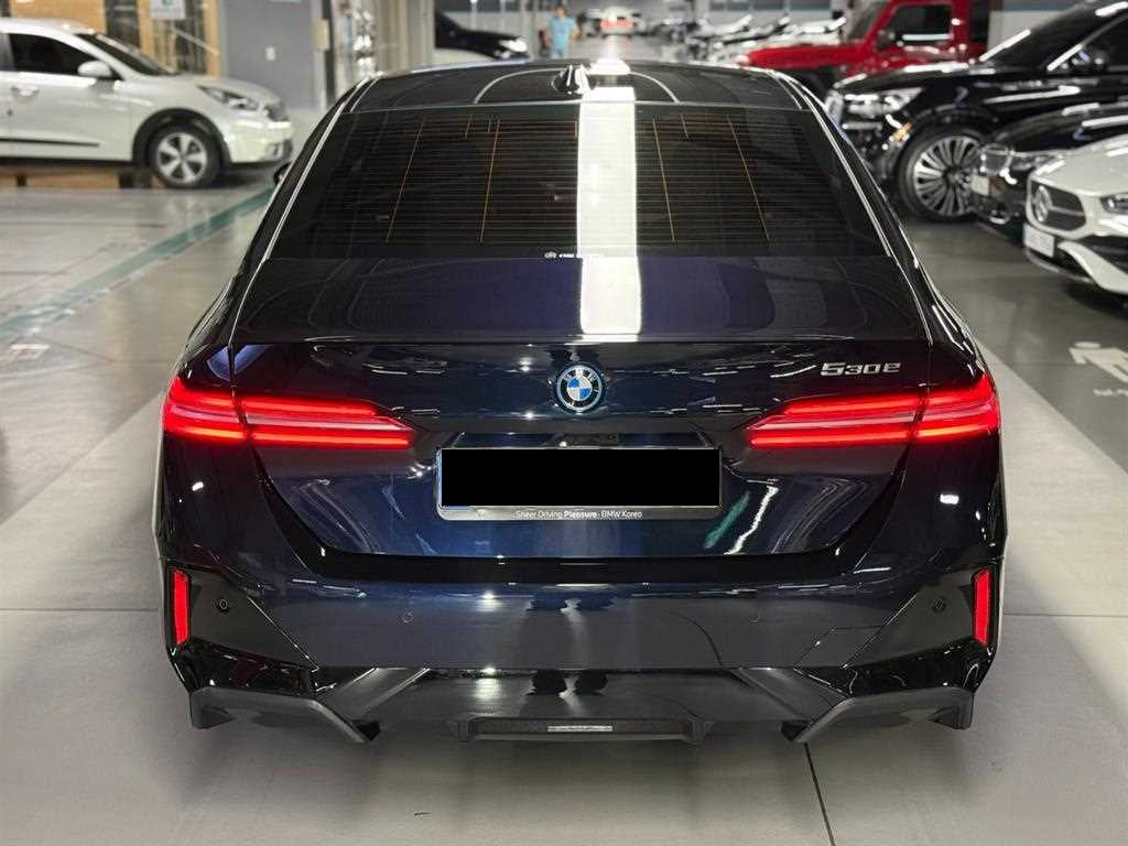 BMW 5-Series — photo 04