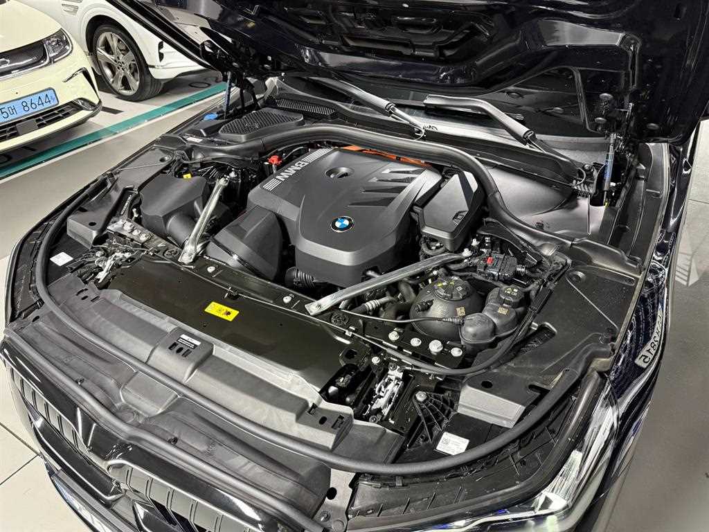 BMW 5-Series — photo 06
