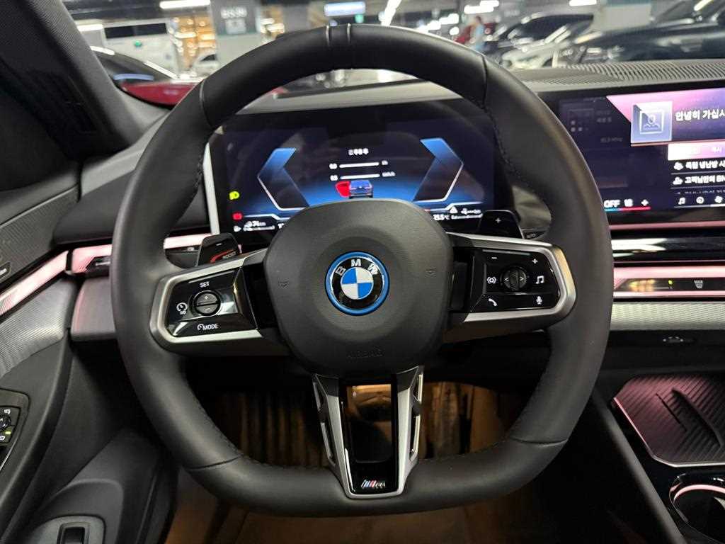 BMW 5-Series — photo 09