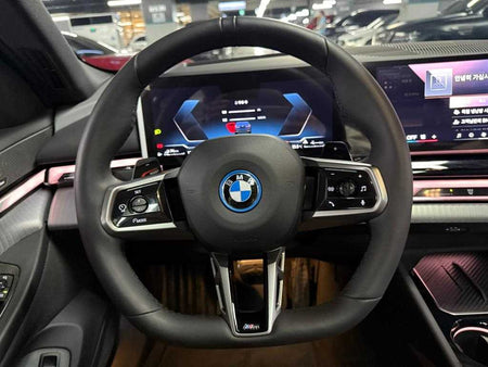 BMW 5-Series — photo 09