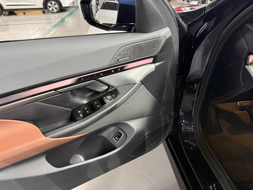 BMW 5-Series — photo 12