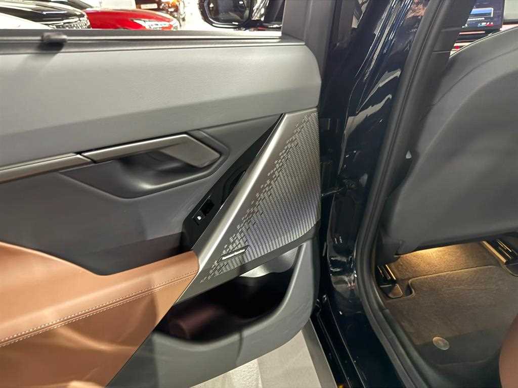 BMW 5-Series — photo 18