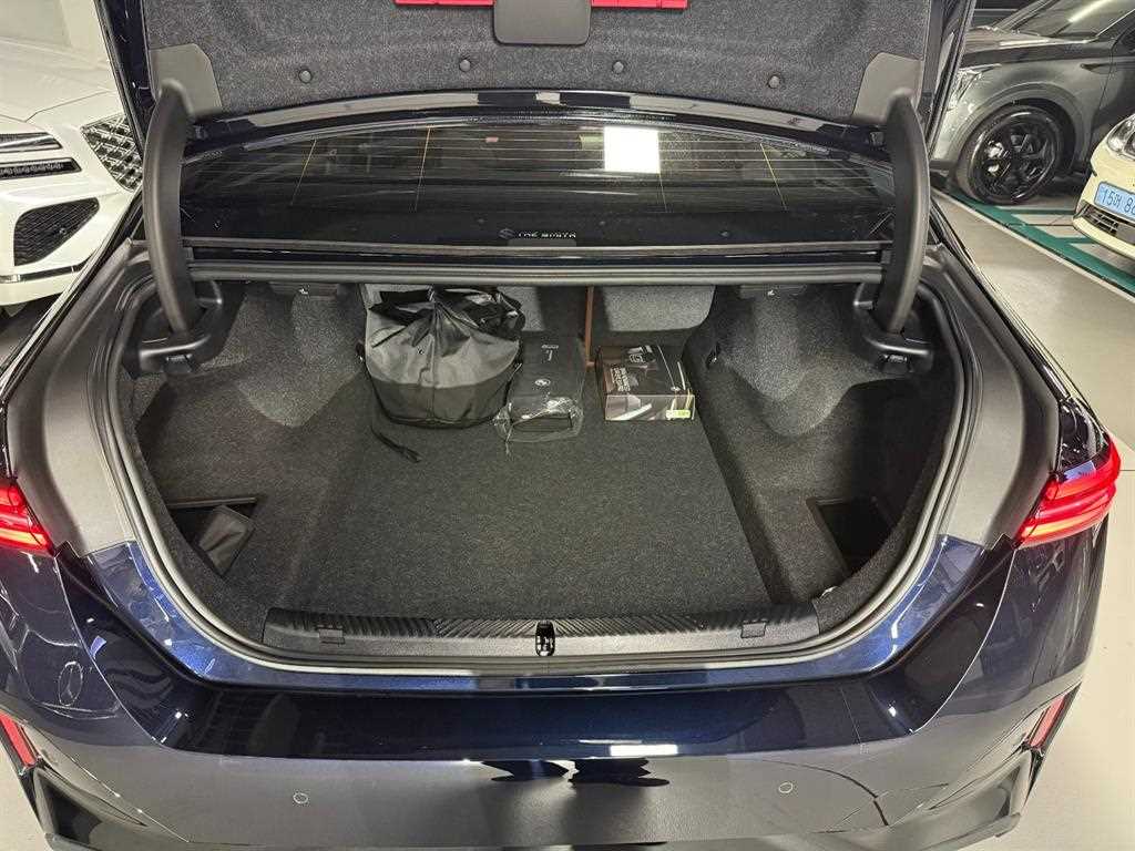 BMW 5-Series — photo 19