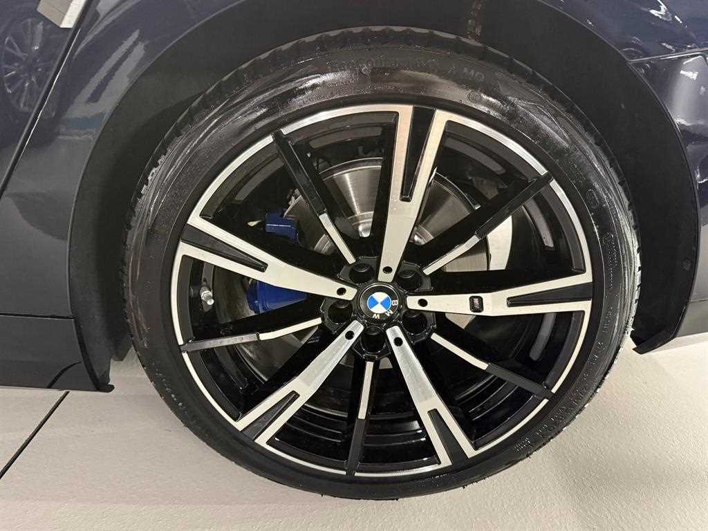 BMW 5-Series — photo 20