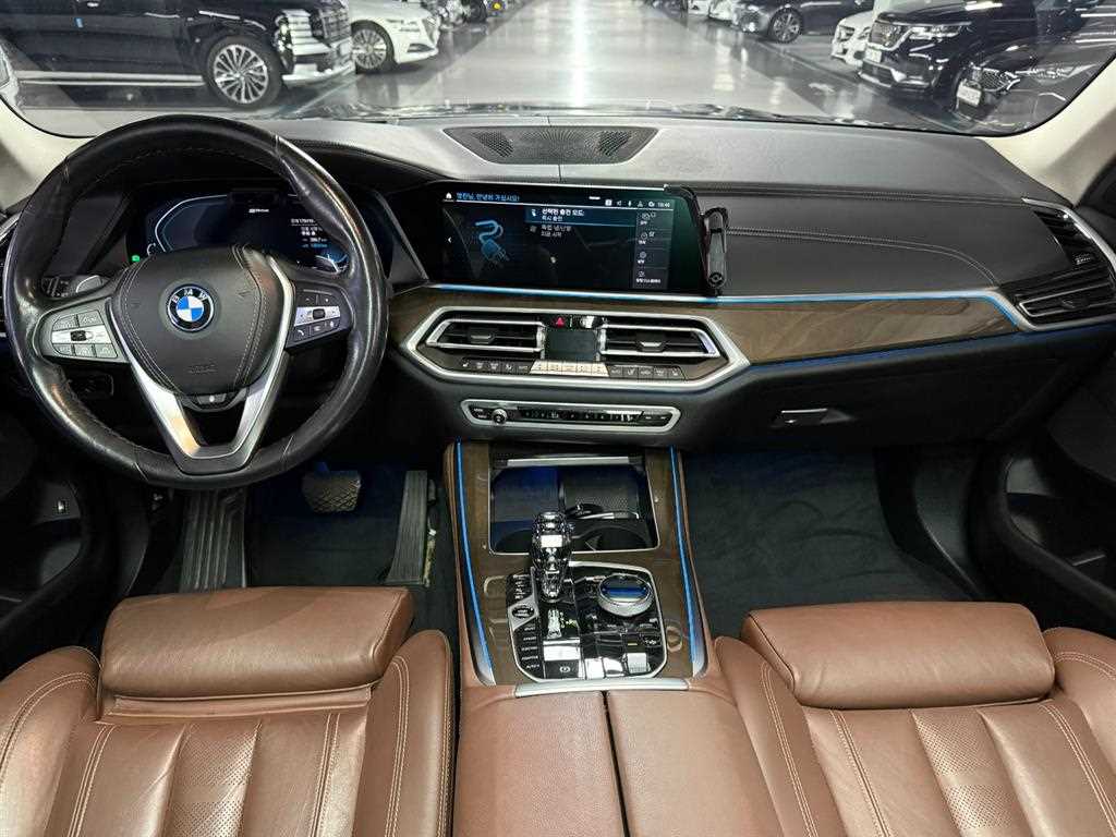BMW X5 — photo 08