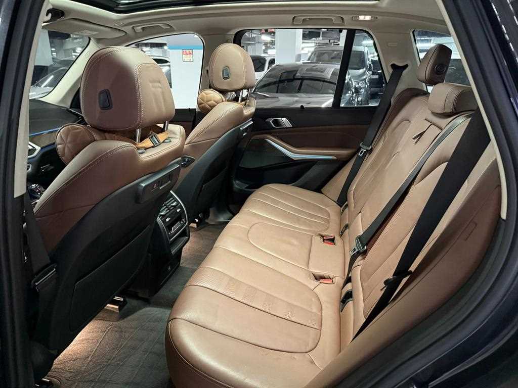 BMW X5 — photo 11