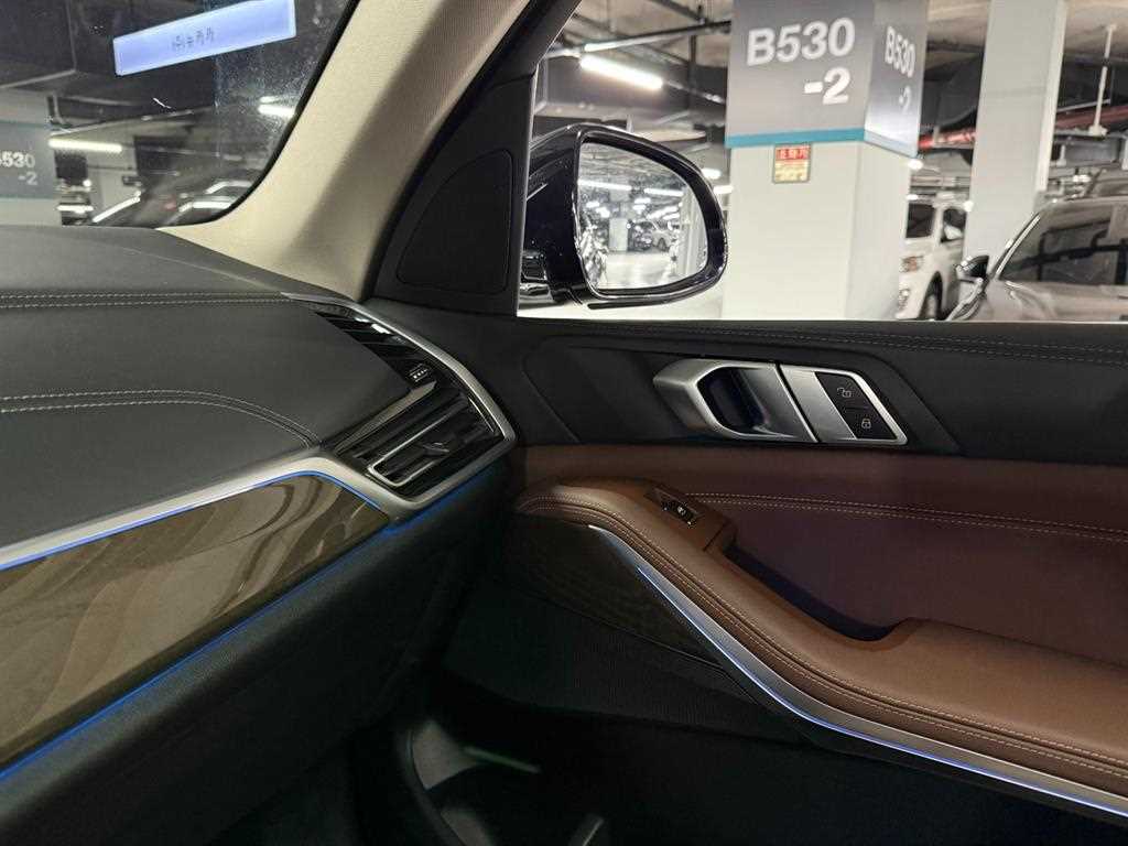 BMW X5 — photo 17