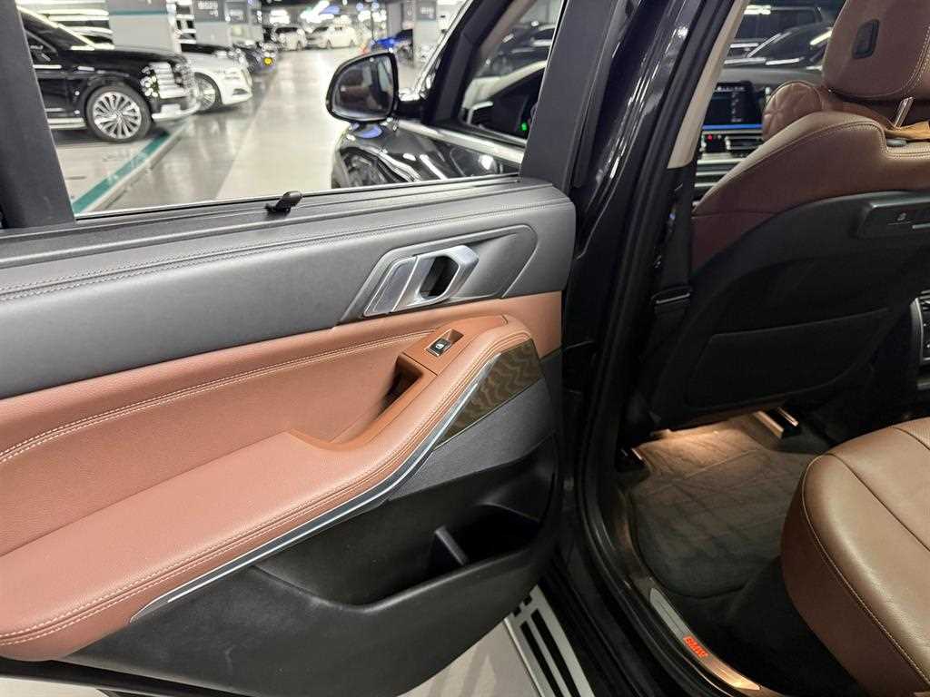 BMW X5 — photo 18