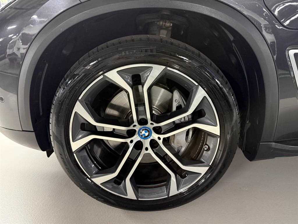 BMW X5 — photo 20