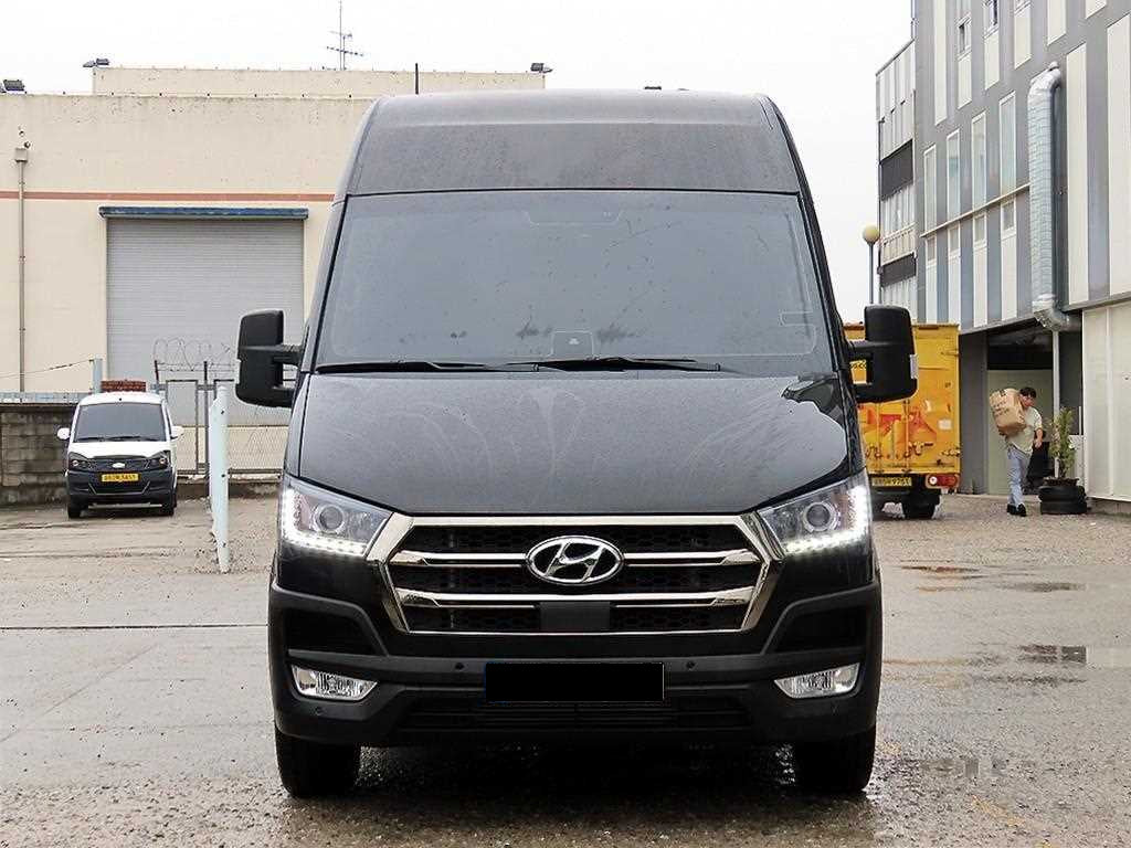 Hyundai Solati — photo 01