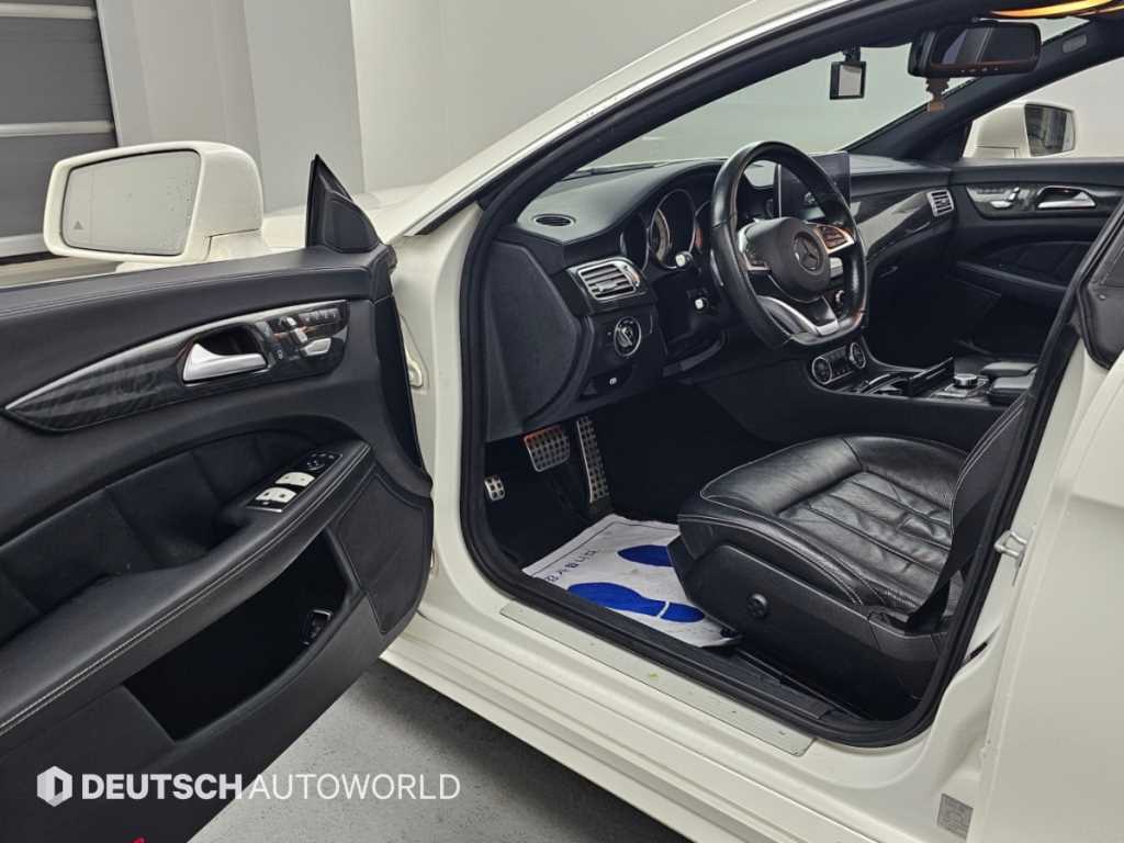 Mercedes-Benz CLS-Class — photo 11