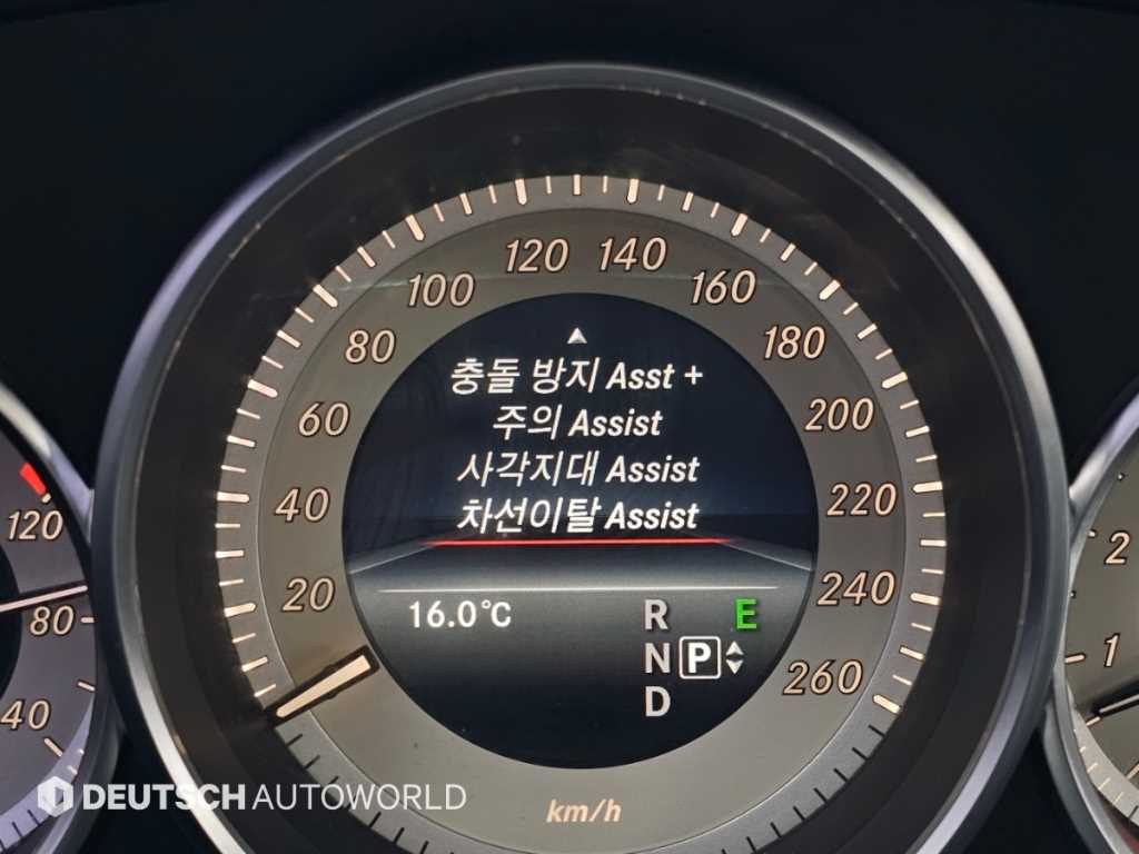 Mercedes-Benz CLS-Class — photo 17