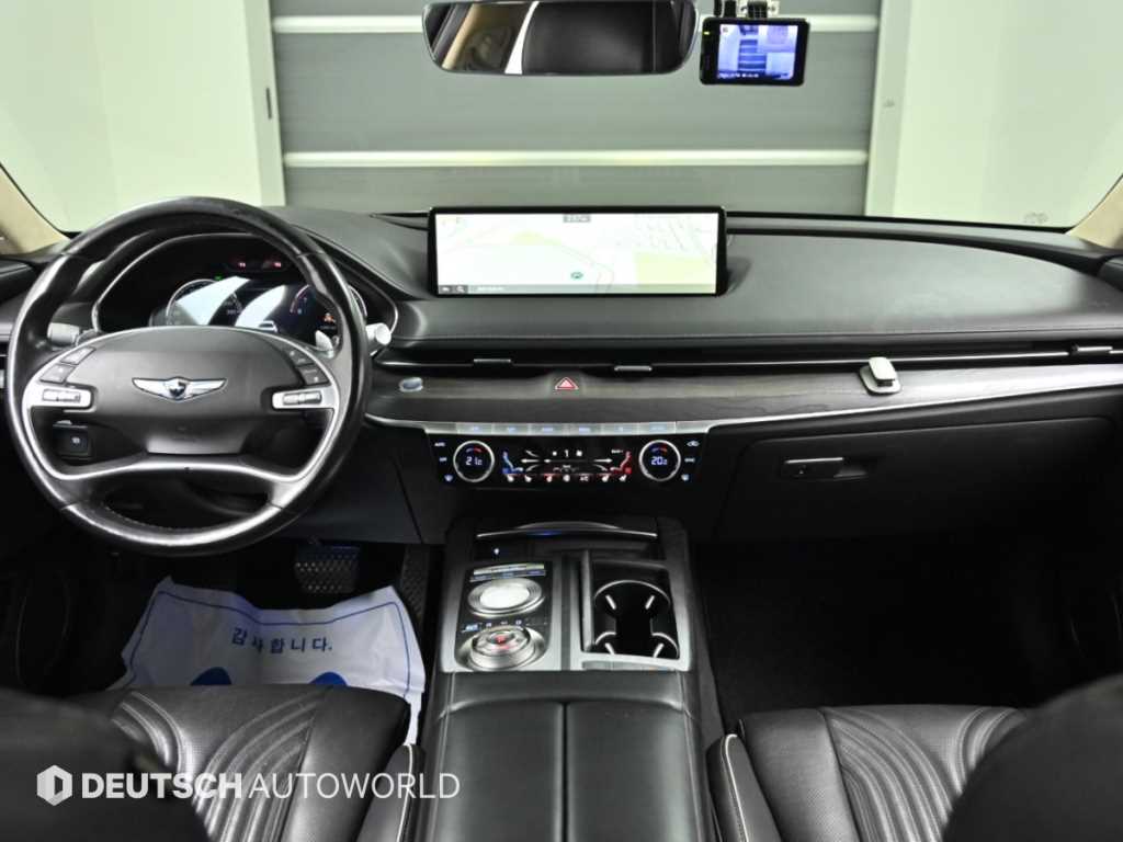 Genesis G80 — photo 07