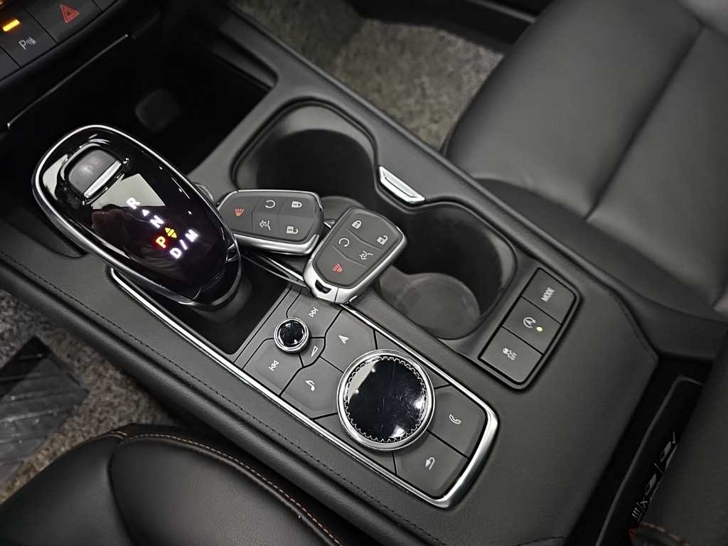 Cadillac XT4 — photo 08