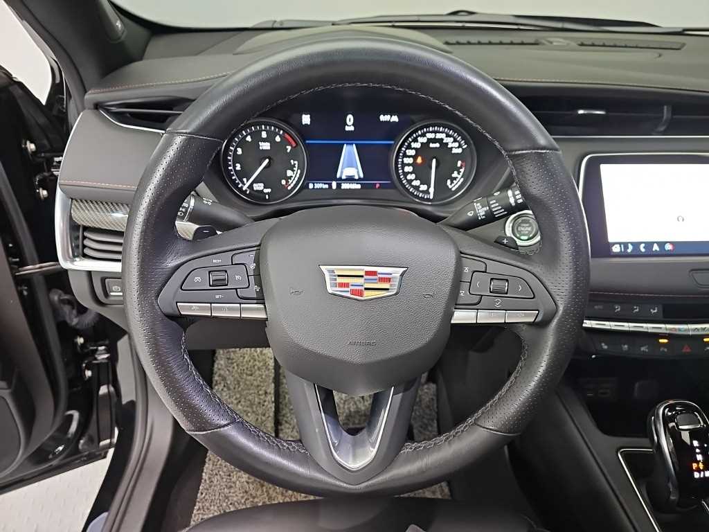 Cadillac XT4 — photo 09