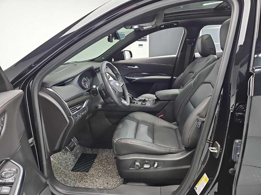 Cadillac XT4 — photo 11