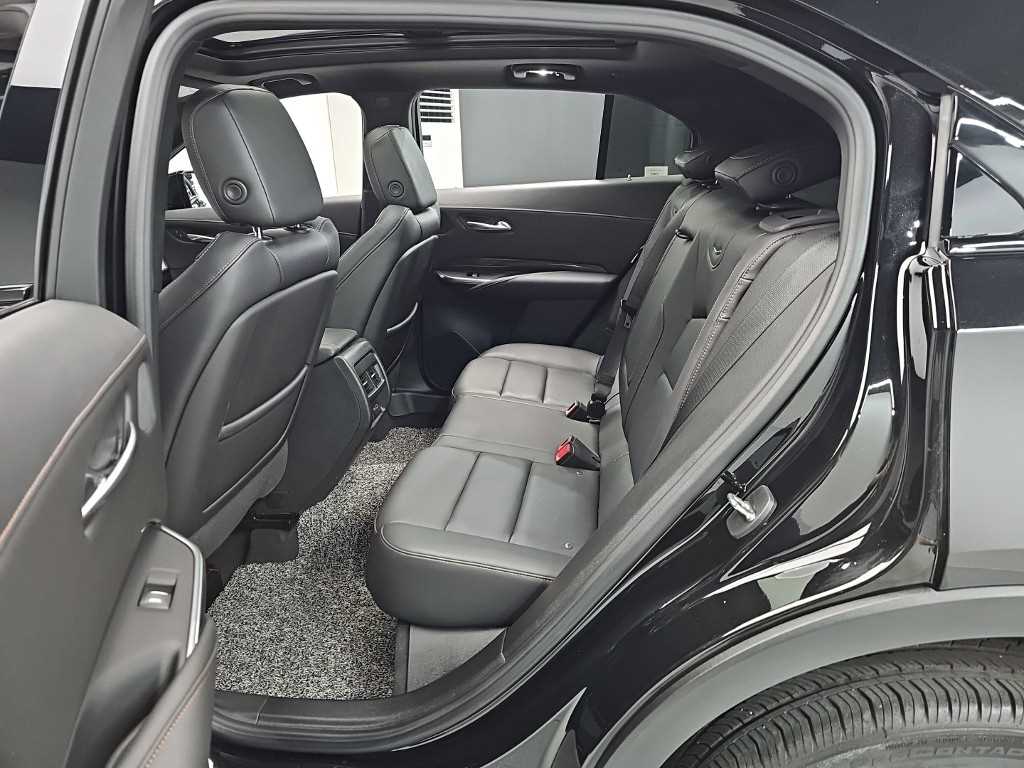 Cadillac XT4 — photo 12