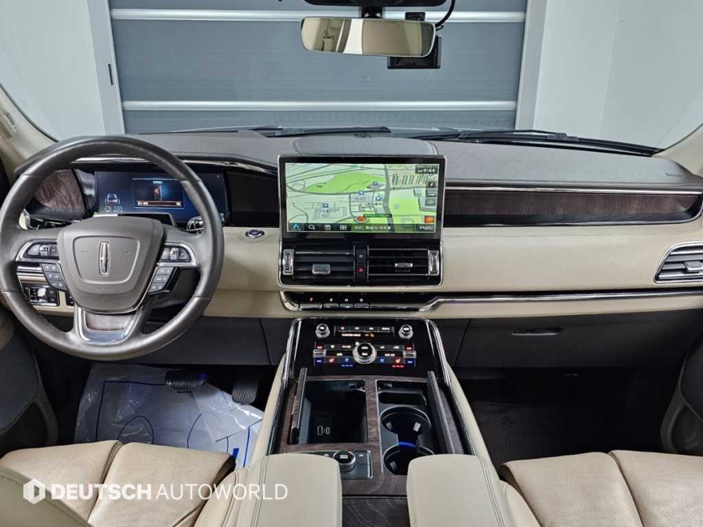Lincoln Navigator — photo 07